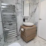 Martindale * ويتبي