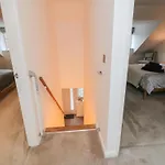 Martindale * ويتبي